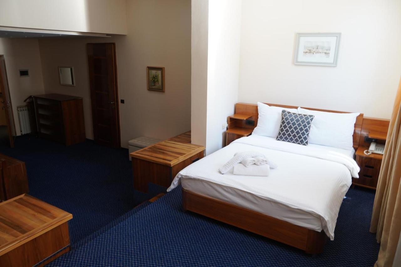 Hotel Brass- Free Parking
